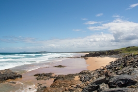 蓝天白云大海海岸风光摄影图片
